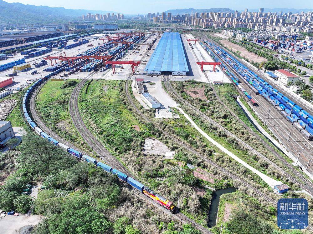 新华全媒+丨重庆首发图定中亚班列